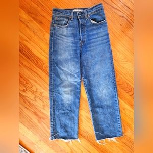 Levi's Ribcage Straight Button Fly Sz 27 Jean